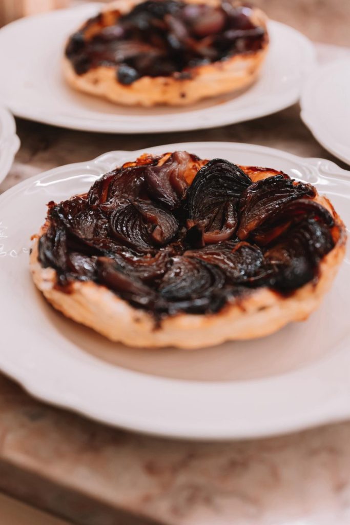 Tartin de cebola caramelizada